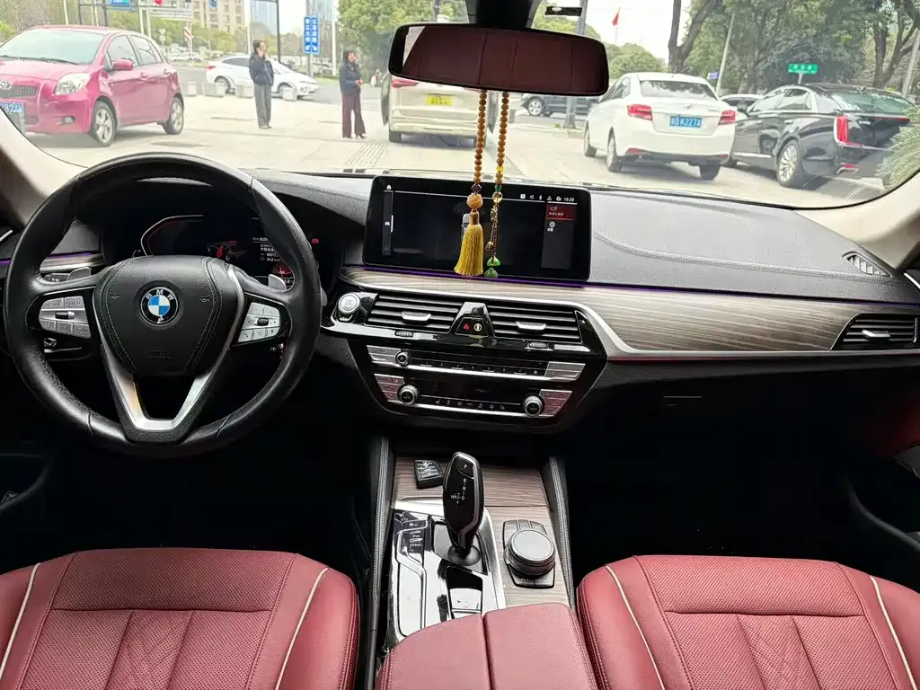 BMW 5 Series 2023 из CN, фото 4