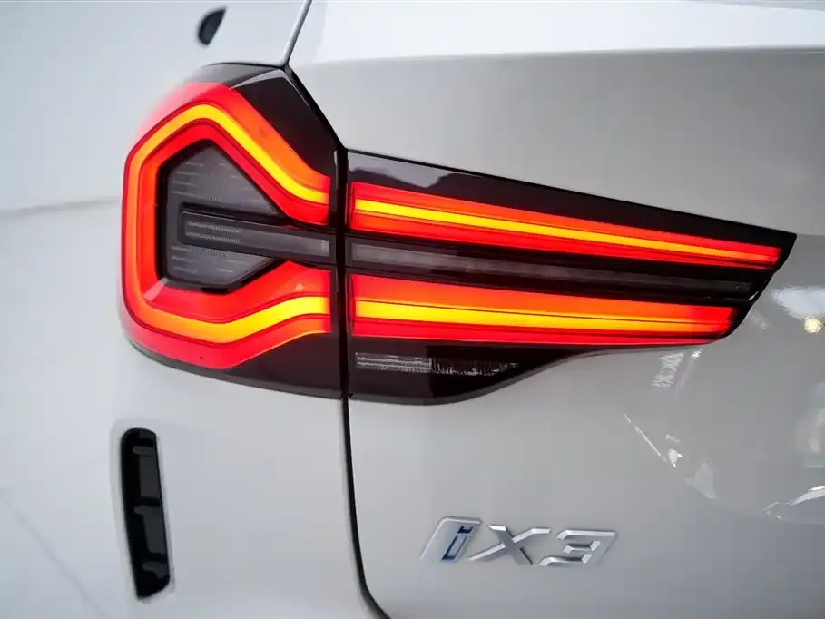 BMW iX3 — фото 9