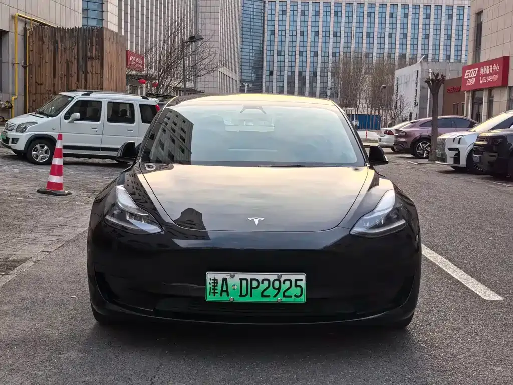 Tesla Model 3 — фото 8