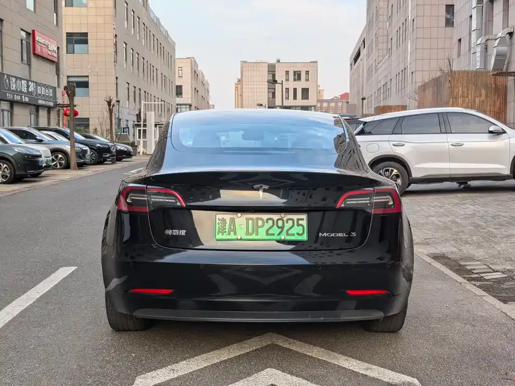 Tesla Model 3 — фото 4