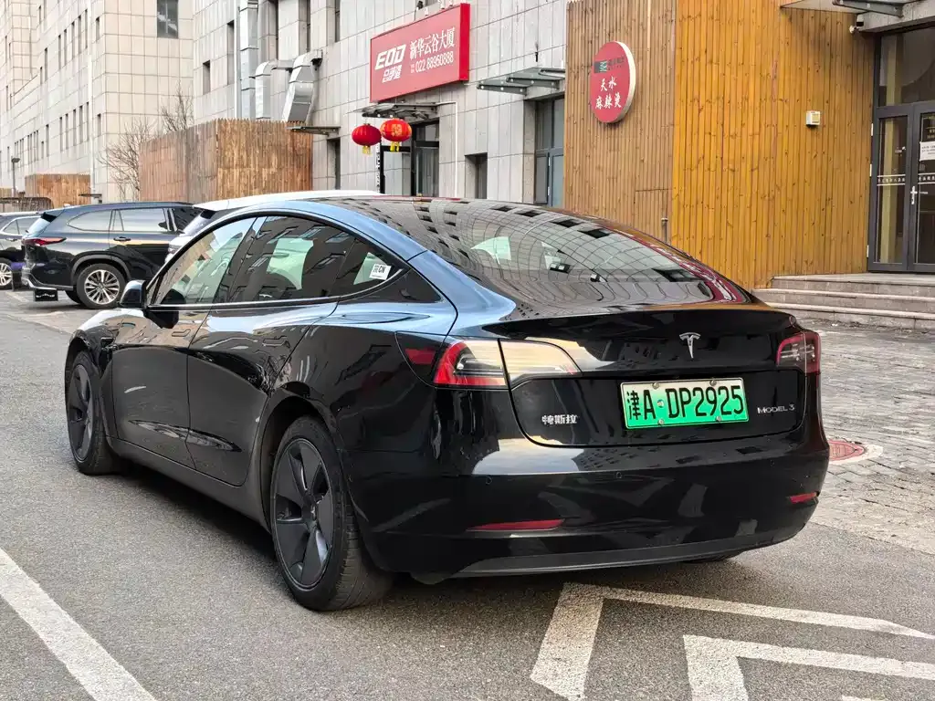 Tesla Model 3 — фото 10