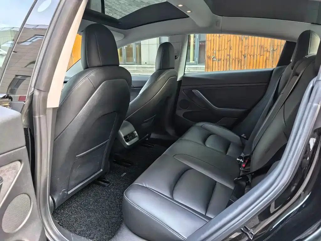 Tesla Model 3 — фото 3