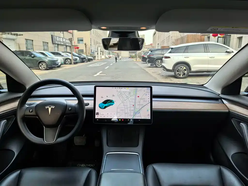 Tesla Model 3 — фото 2