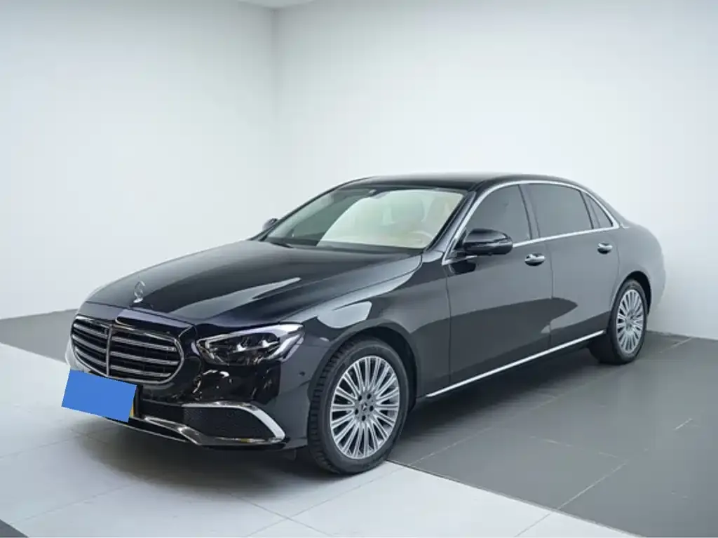 Mercedes-Benz E-Class — фото 1