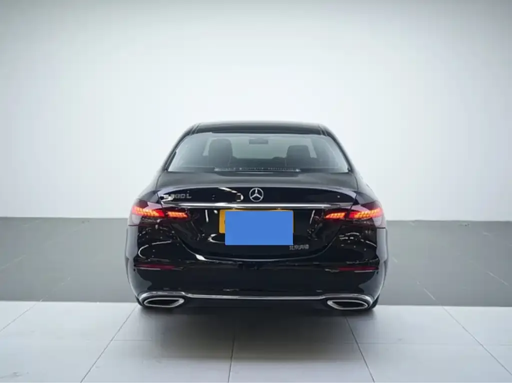 Mercedes-Benz E-Class — фото 2