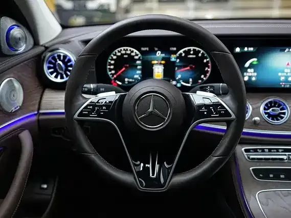 Mercedes-Benz E-Class — фото 7