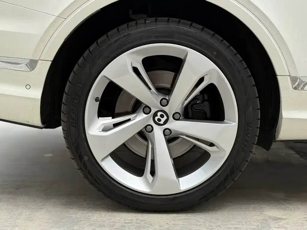 Bentley Bentayga 2021 из CN, фото 4
