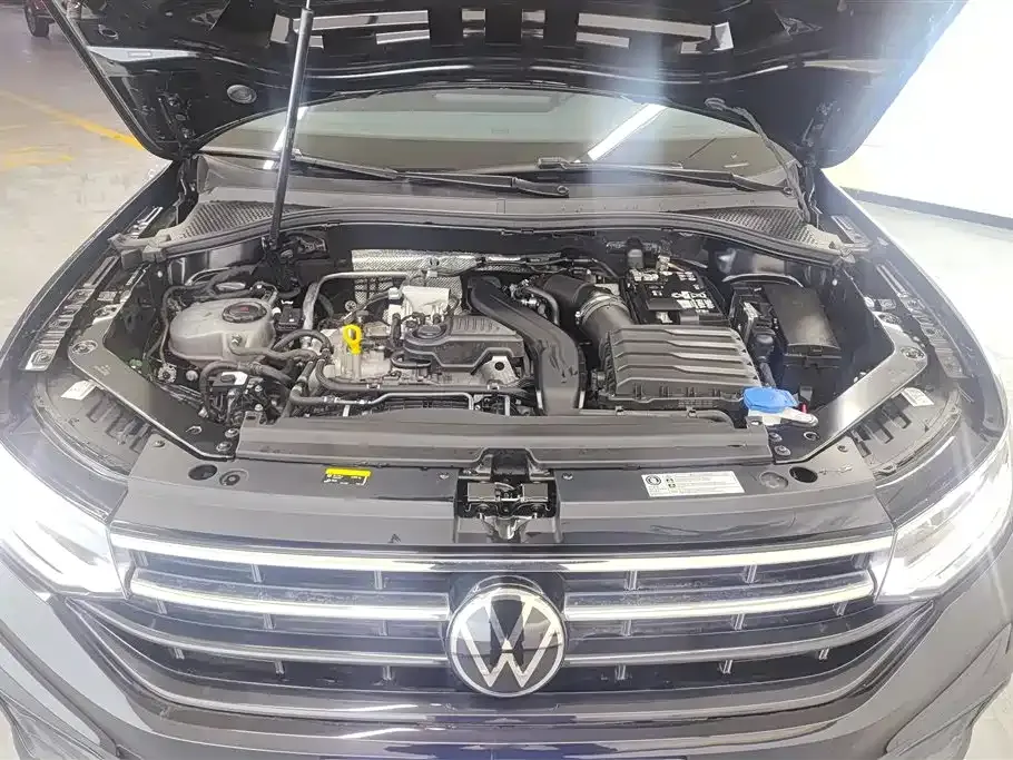 Volkswagen Tiguan L — фото 10