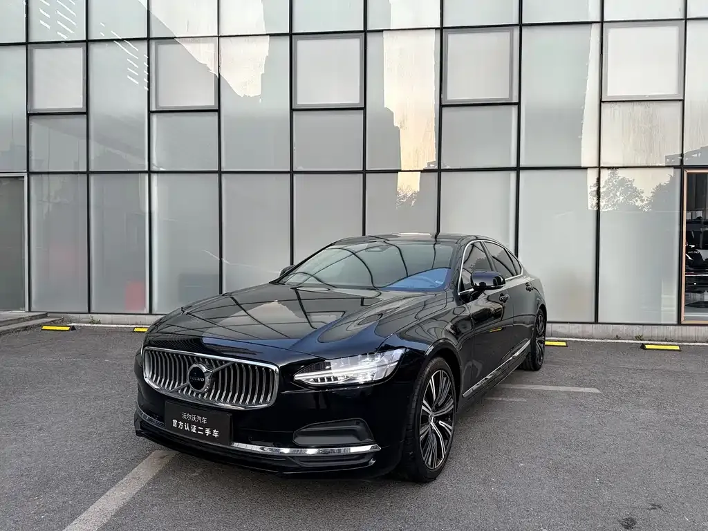 Volvo S90 — фото 1