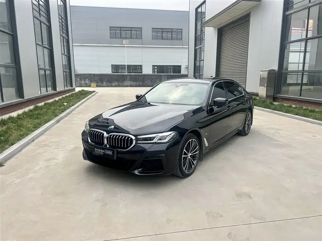BMW 5 Series — фото 1