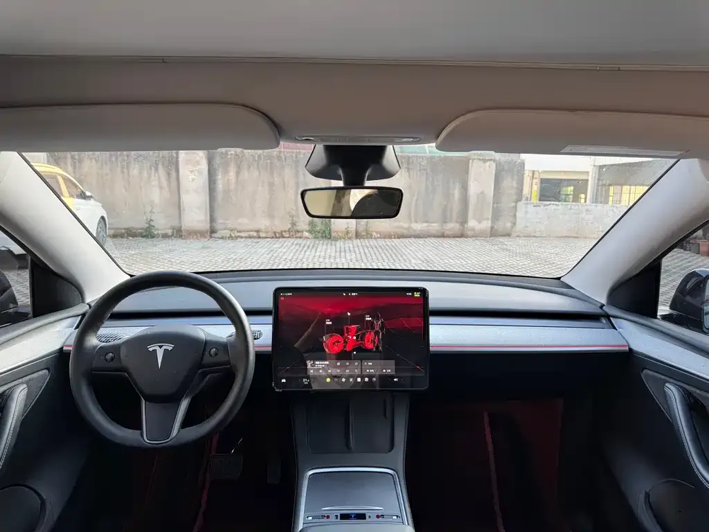 Tesla Model Y — фото 5
