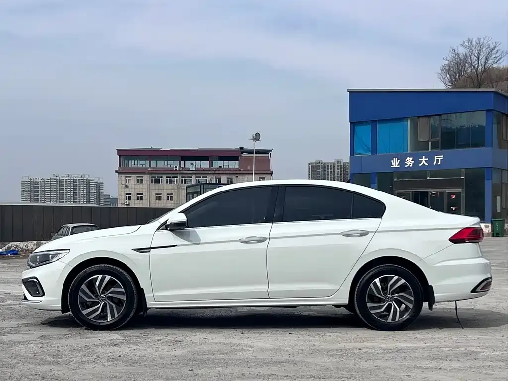 Volkswagen Bora 2023 из CN, фото 10