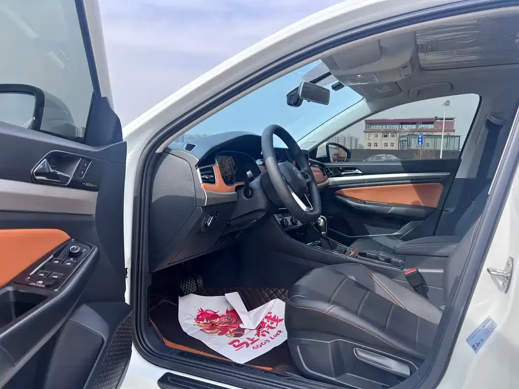 Volkswagen Bora 2023 из CN, фото 8