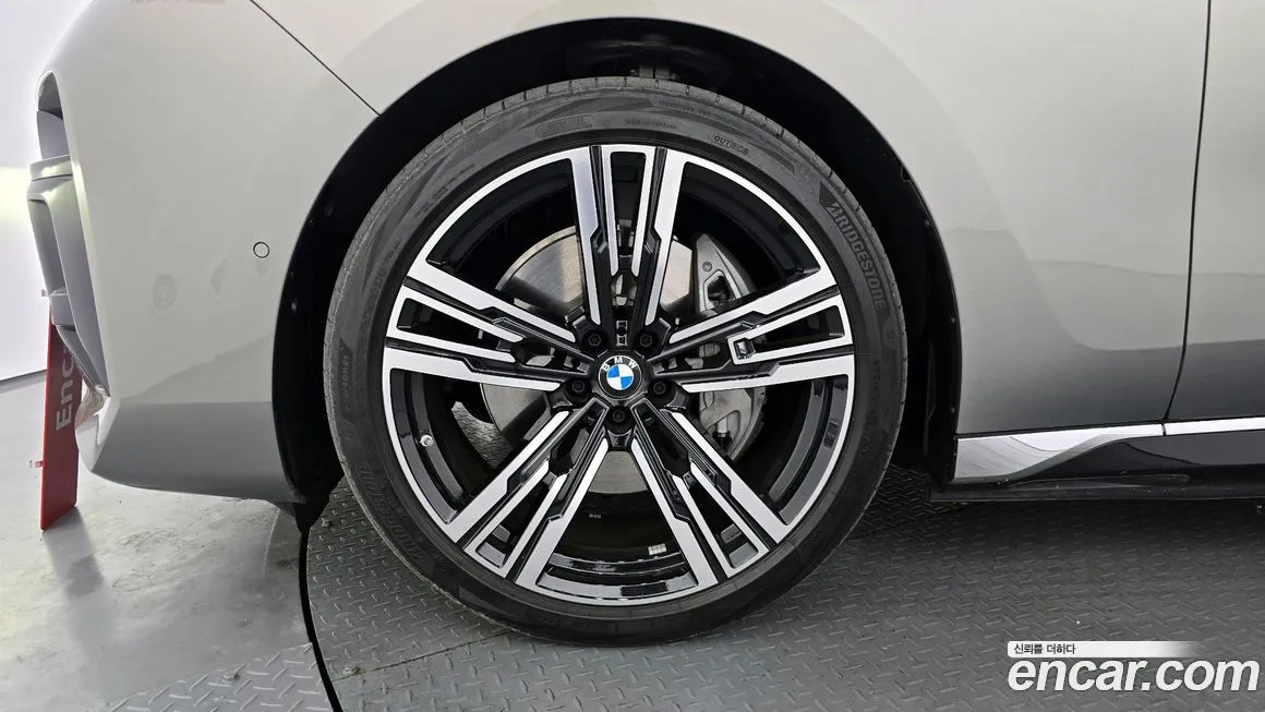 BMW i7 — фото 3