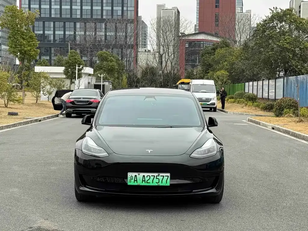 Tesla Model 3 — фото 10