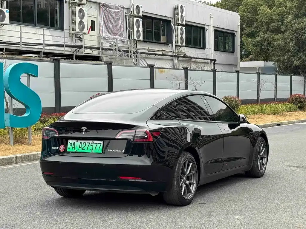 Tesla Model 3 — фото 4
