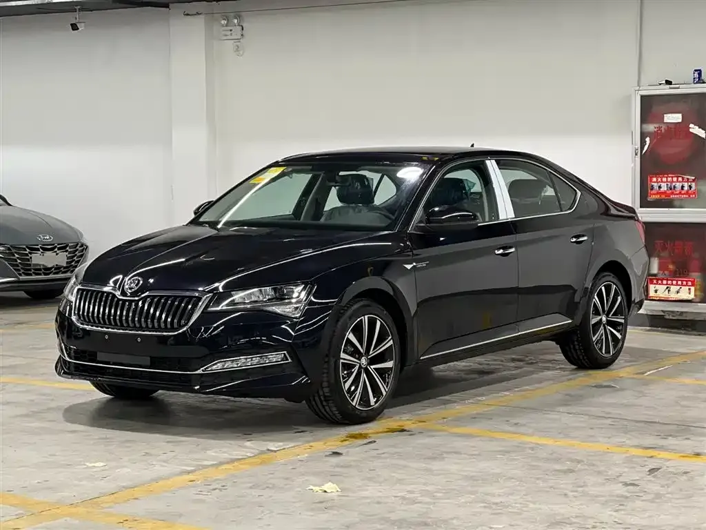 Skoda Superb — фото 1