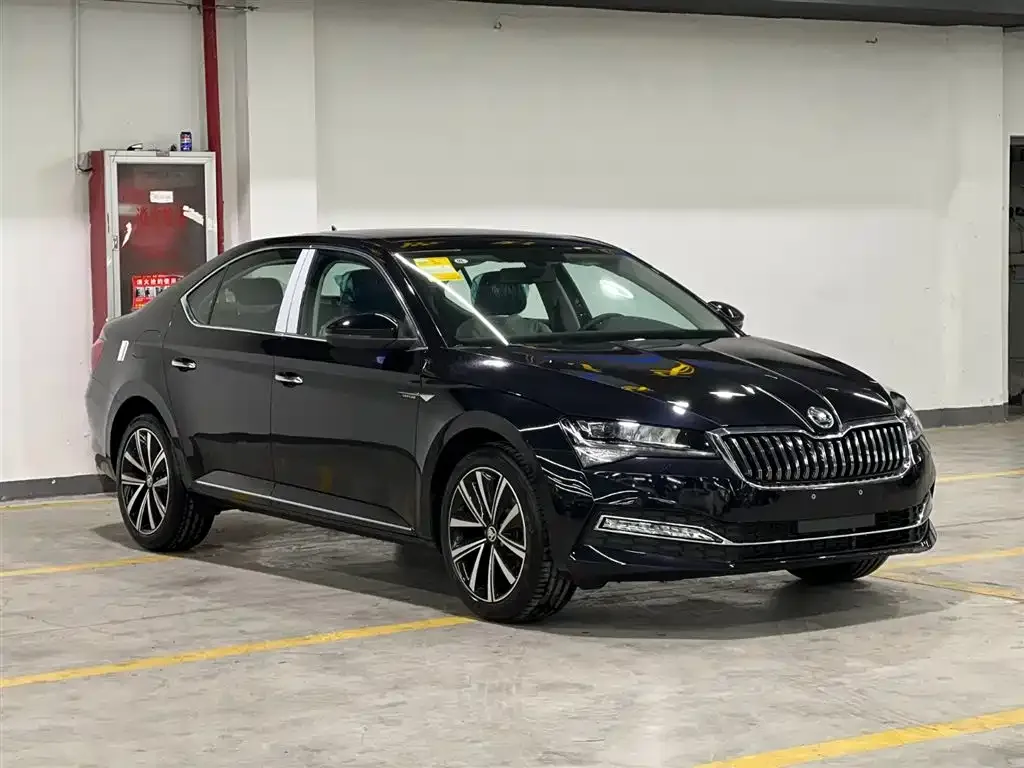 Skoda Superb — фото 10