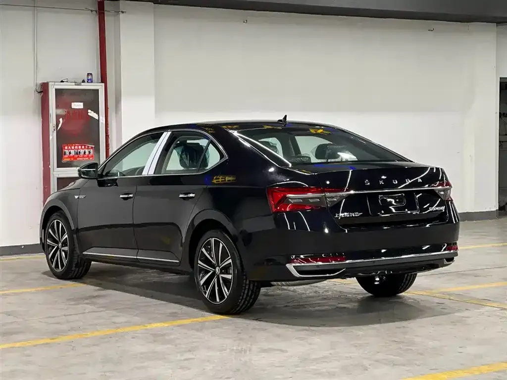Skoda Superb — фото 5