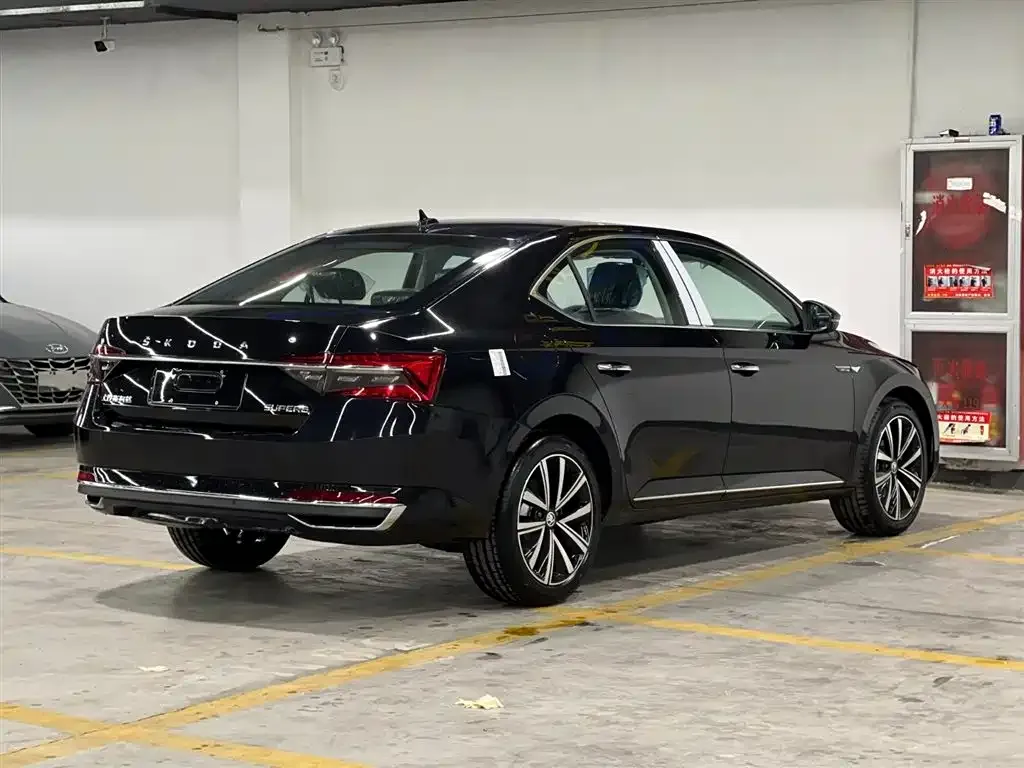 Skoda Superb — фото 7