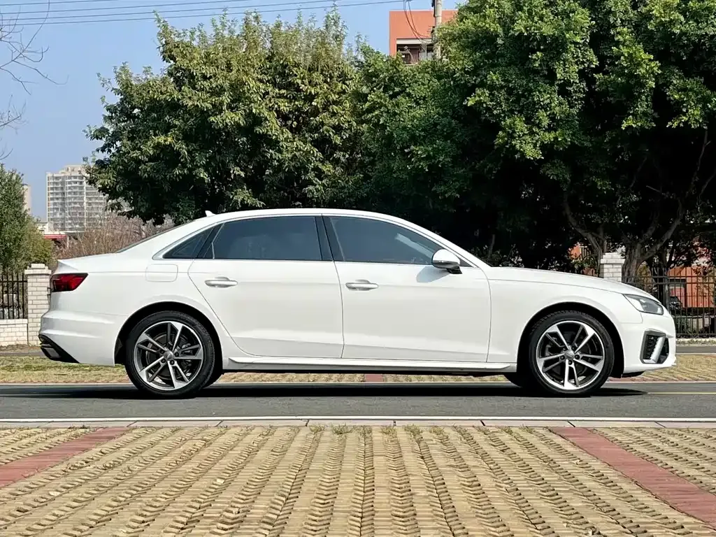 Audi A4L 2022 из CN, фото 7