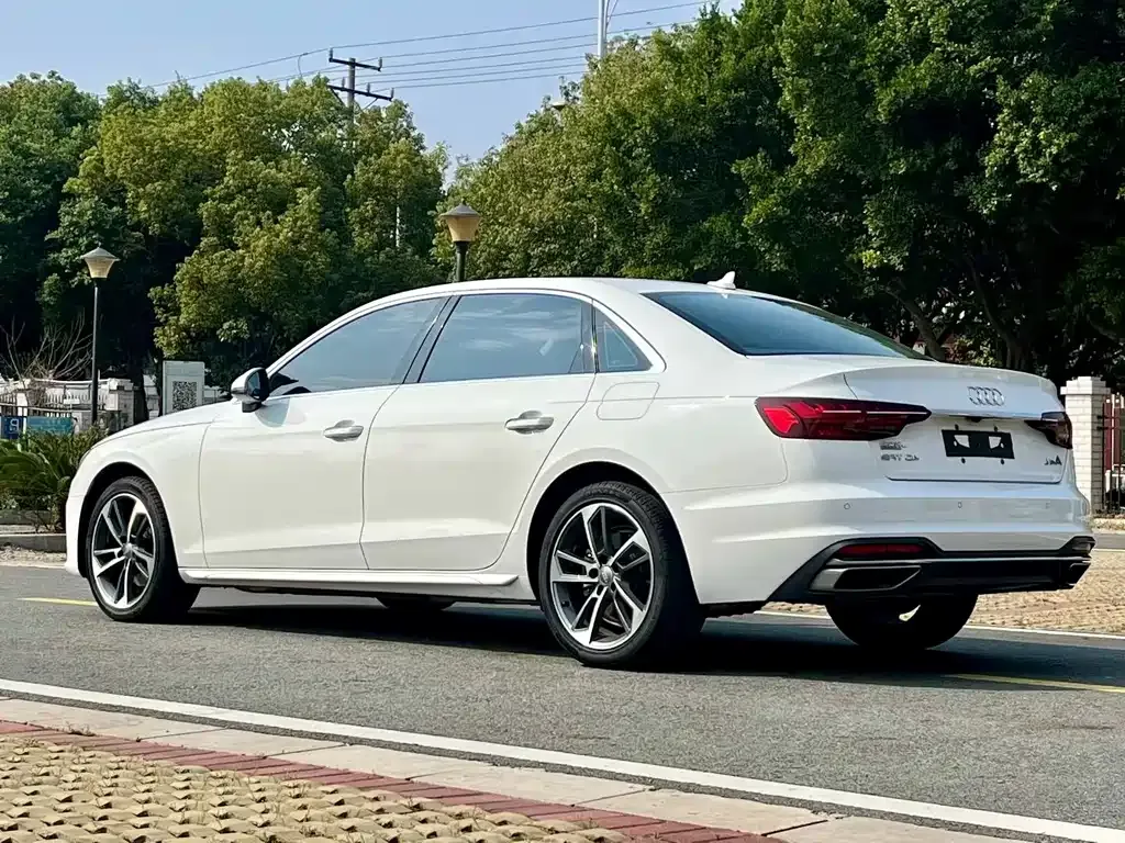 Audi A4L 2022 из CN, фото 5