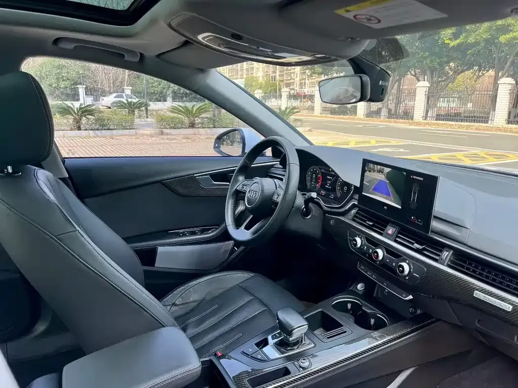 Audi A4L 2022 из CN, фото 3