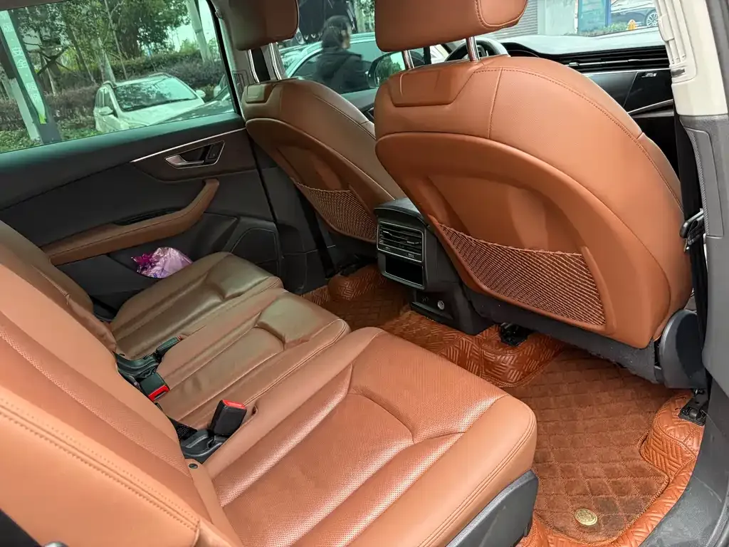 Audi Q7 2023 из CN, фото 2