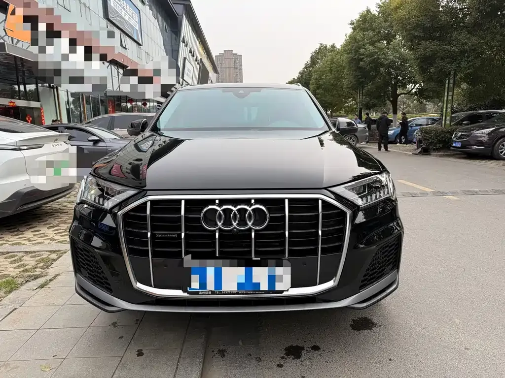 Audi Q7 2023 из CN, фото 4