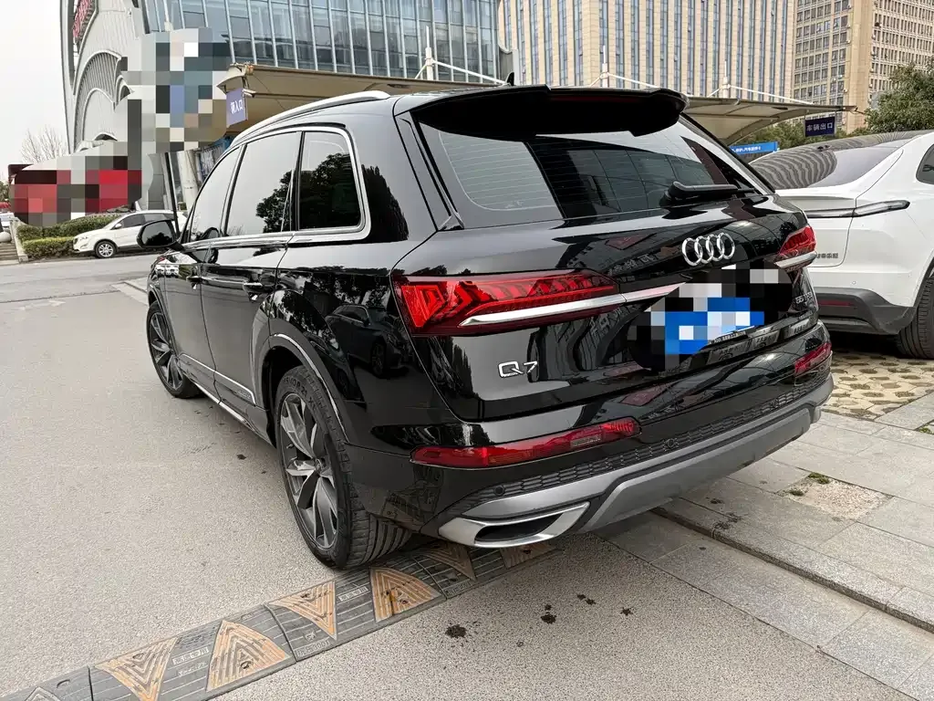Audi Q7 2023 из CN, фото 5