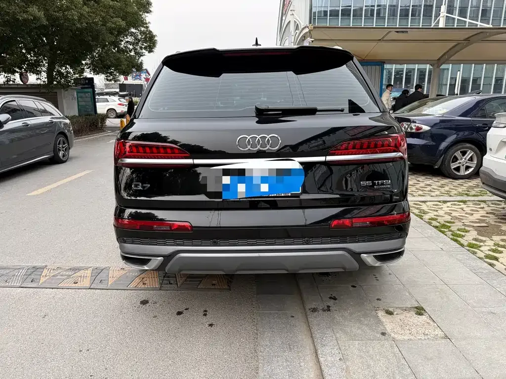 Audi Q7 2023 из CN, фото 10