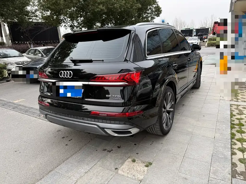 Audi Q7 2023 из CN, фото 6