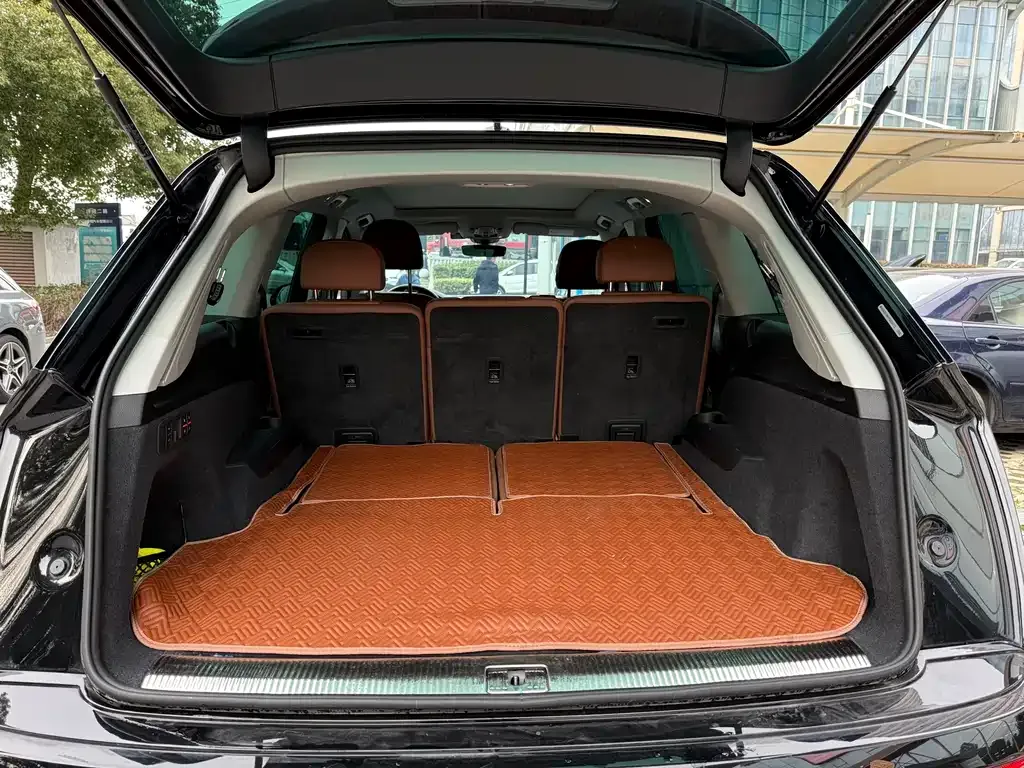 Audi Q7 2023 из CN, фото 9