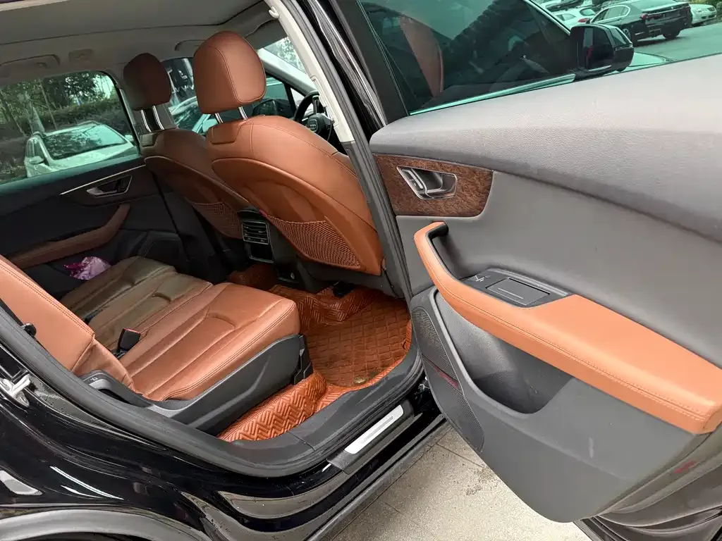 Audi Q7 2023 из CN, фото 8