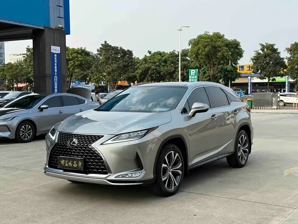 Lexus RX — фото 1