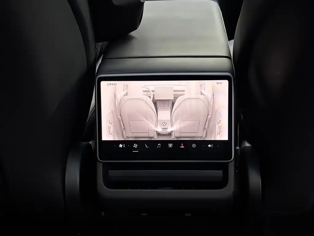 Tesla Model Y — фото 5