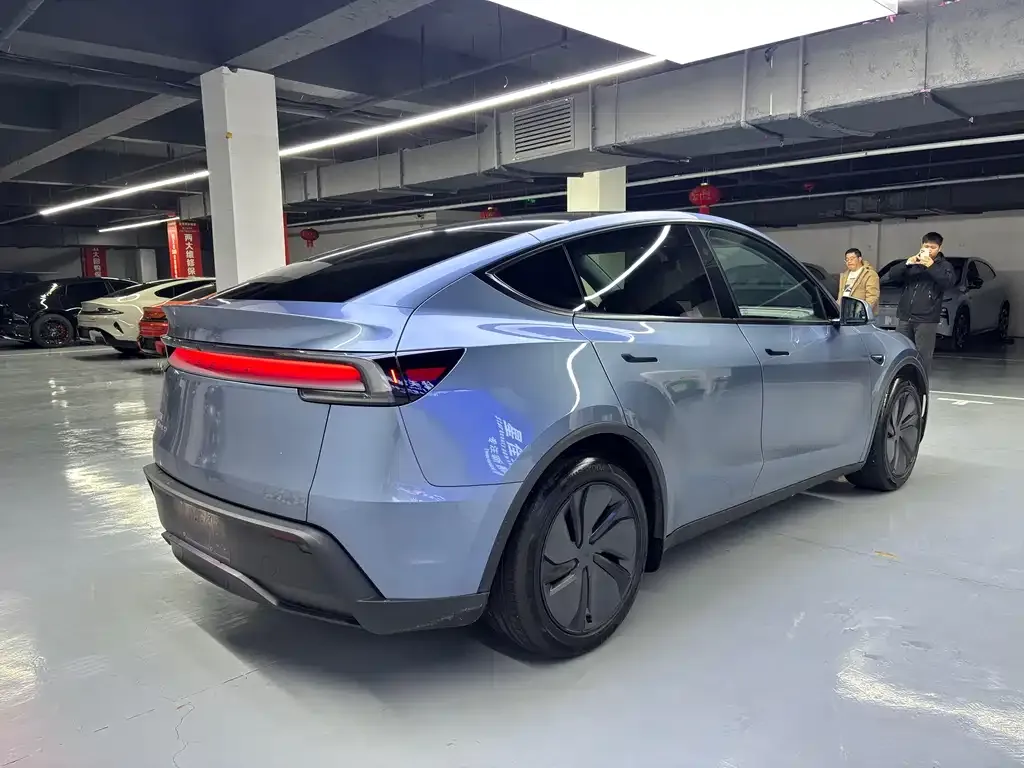 Tesla Model Y — фото 8