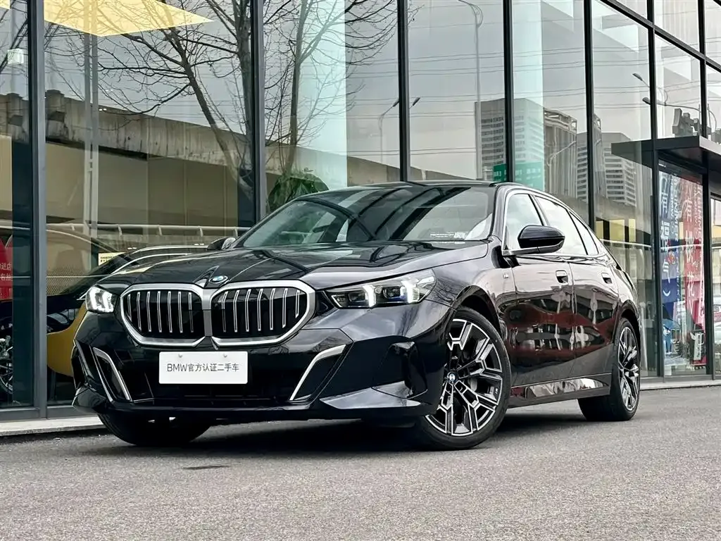 BMW 5 Series — фото 1
