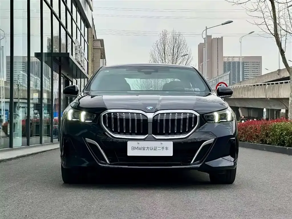 BMW 5 Series — фото 4