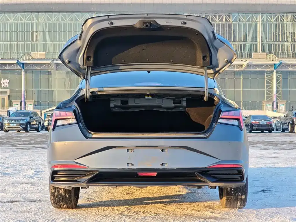Hyundai Elantra 2022 из CN, фото 8