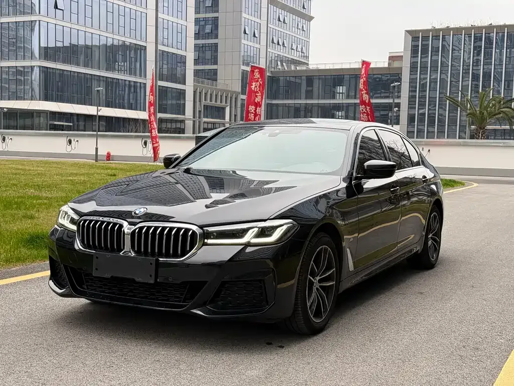 BMW 5 Series — фото 1