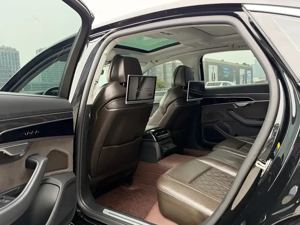 Audi A8 2021 из CN, фото 9