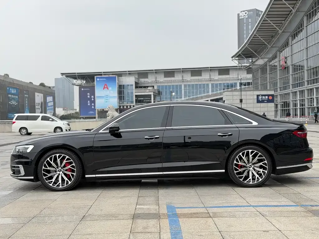 Audi A8 2021 из CN, фото 5