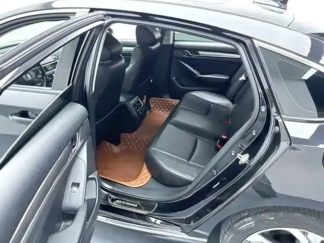 Honda Accord — фото 9