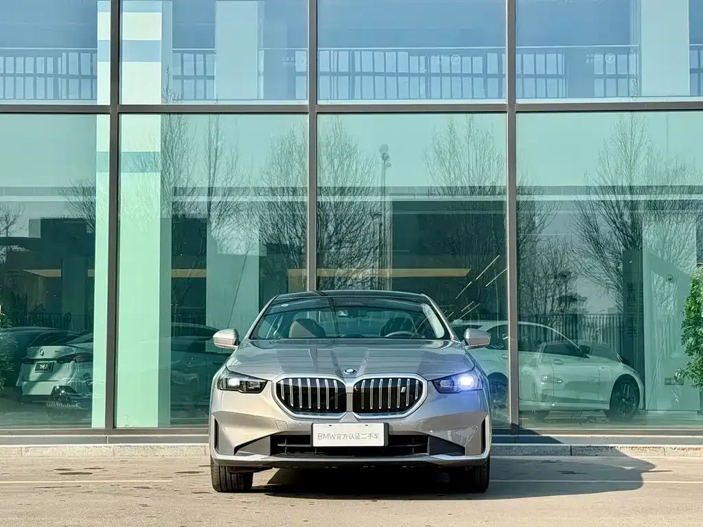 BMW i5 — фото 10