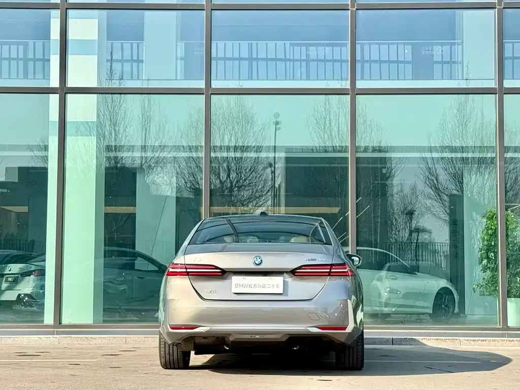 BMW i5 — фото 6