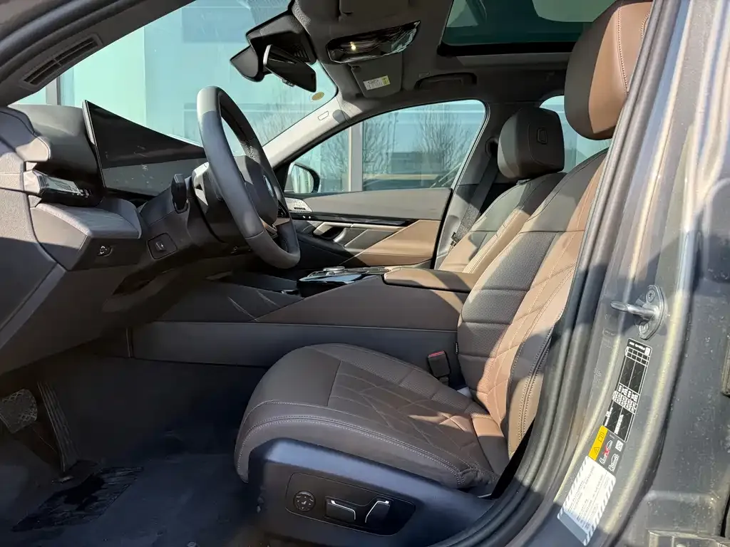 BMW i5 — фото 9
