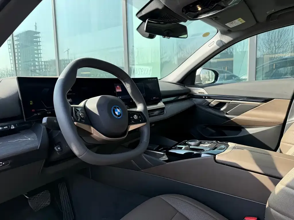 BMW i5 — фото 3
