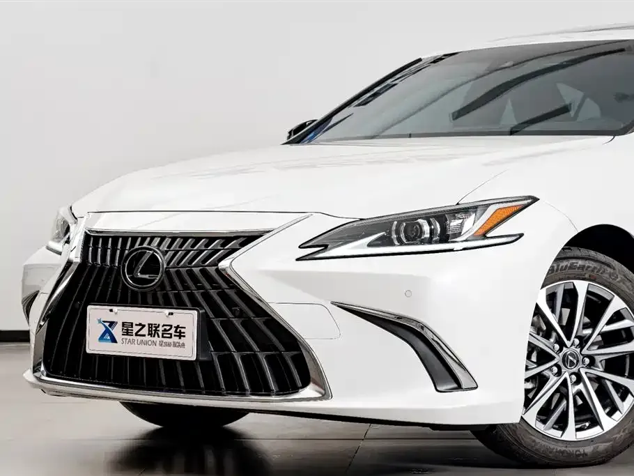 Lexus ES — фото 10