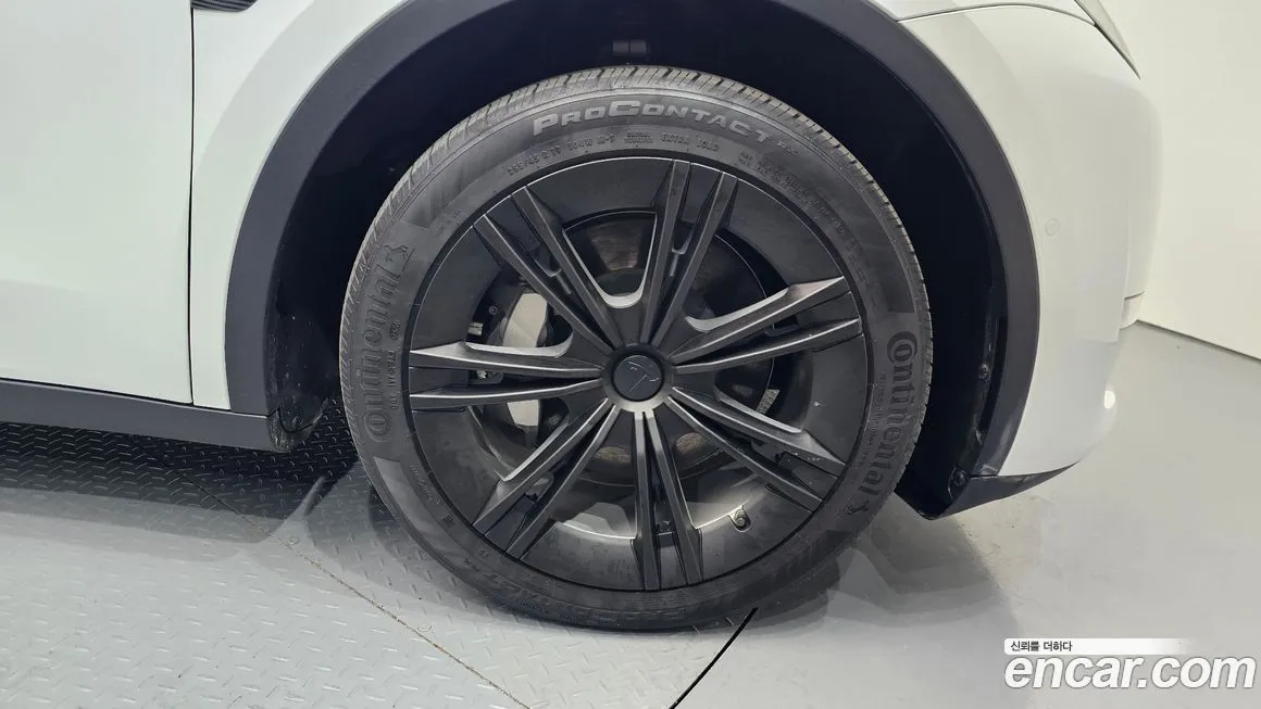 Tesla Model Y — фото 8